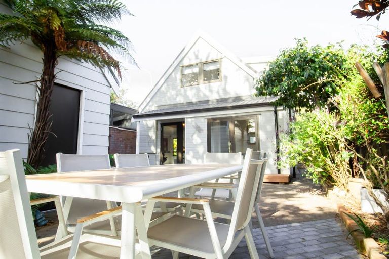 Photo of property in 266 Victoria Avenue, Hokowhitu, Palmerston North, 4410