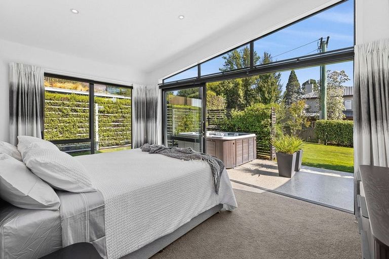 Photo of property in 5 Jessies Crescent, Wanaka, 9305