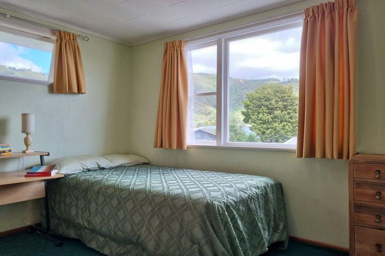 Photo of property in 4 Bella Grove, Naenae, Lower Hutt, 5011