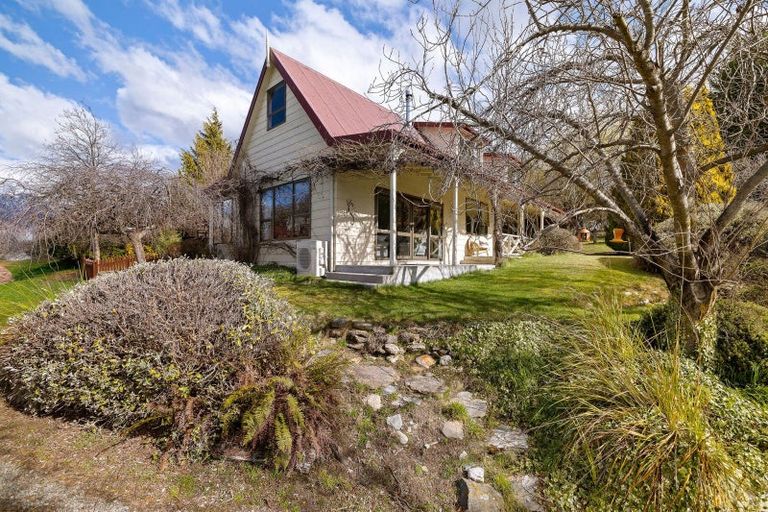 Photo of property in 35 Mountain View Road, Dalefield, Queenstown, 9371