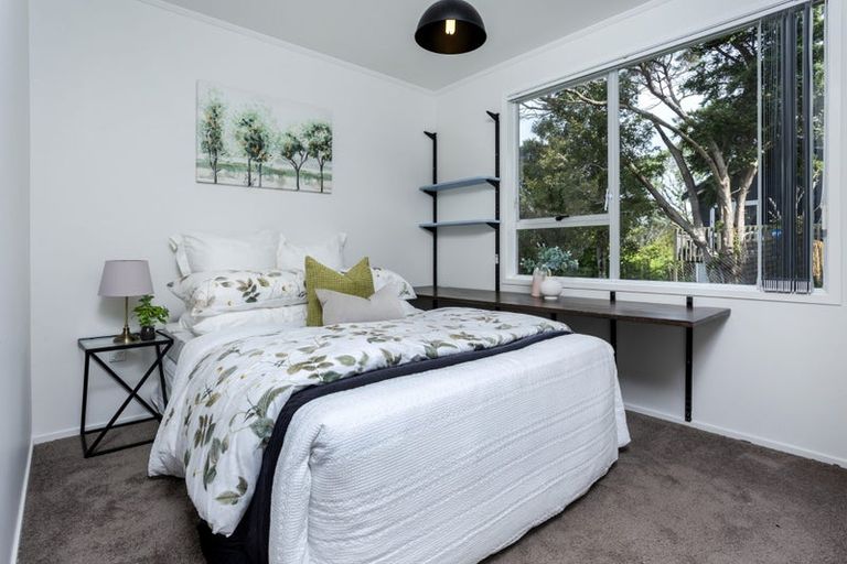 Photo of property in 16 West Glade Crescent, Birkenhead, Auckland, 0626