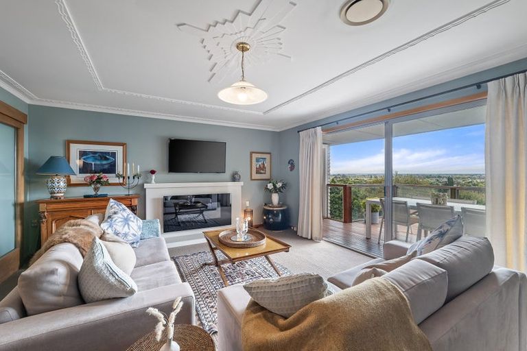 Photo of property in 15 Karitane Drive, Cashmere, Christchurch, 8022