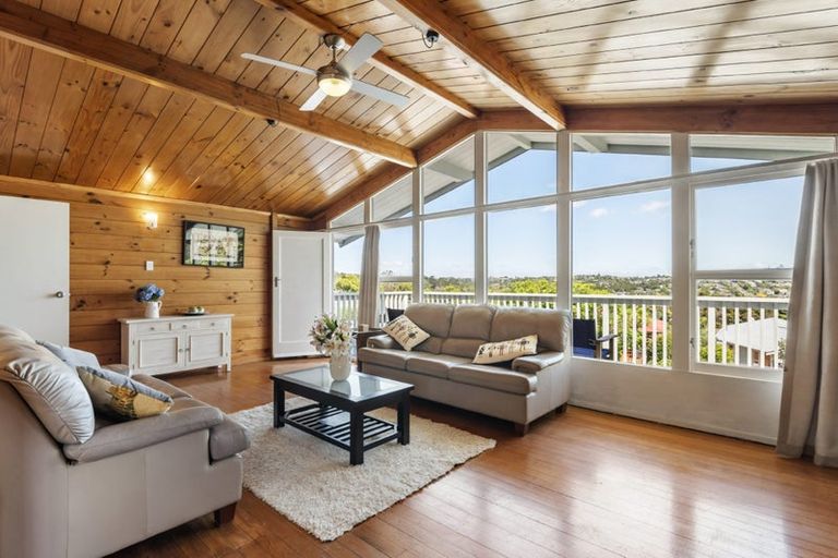 Photo of property in 27 Valley View Road, Glenfield, Auckland, 0629