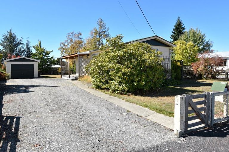 Photo of property in 11 Ruataniwha Road, Twizel, 7901