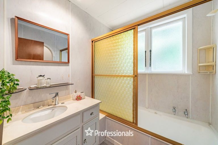 Photo of property in 2 Singers Road, Korokoro, Lower Hutt, 5012