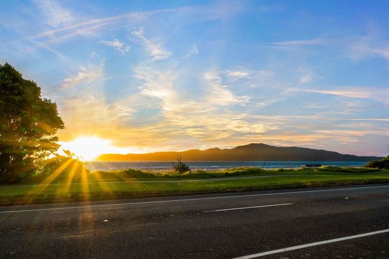 Photo of property in 79 Marine Parade, Paraparaumu Beach, Paraparaumu, 5032