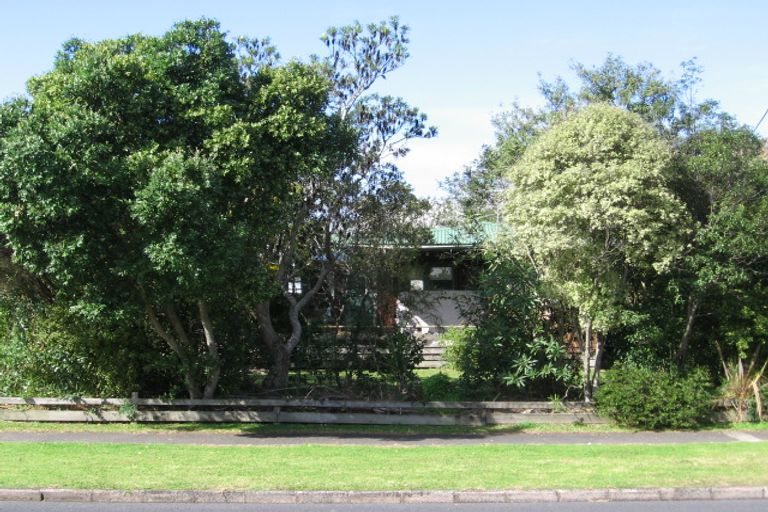 Photo of property in 49 Gloria Avenue, Te Atatu Peninsula, Auckland, 0610