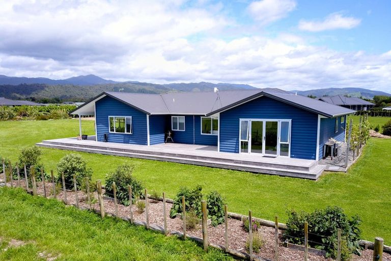 Photo of property in 33 Oriwa Lane, Levin, 5571