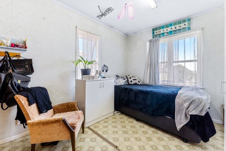 Photo of property in 92 Gloria Avenue, Te Atatu Peninsula, Auckland, 0610