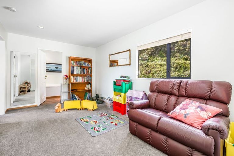 Photo of property in 8 Paremata Drive, Paremata, Porirua, 5024