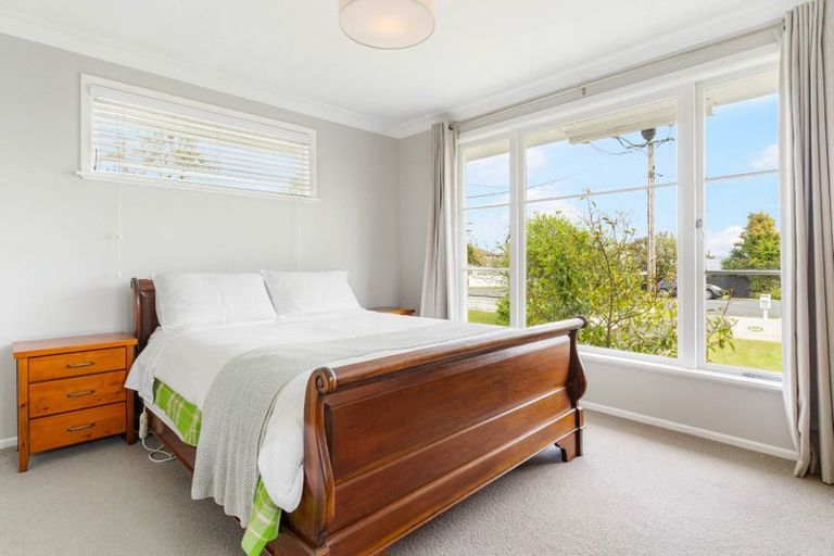 Photo of property in 99 Taikata Road, Te Atatu Peninsula, Auckland, 0610