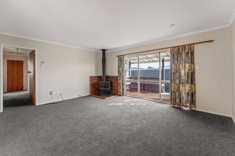Photo of property in 24 Hillcrest Drive, Kelvin Grove, Palmerston North, 4414