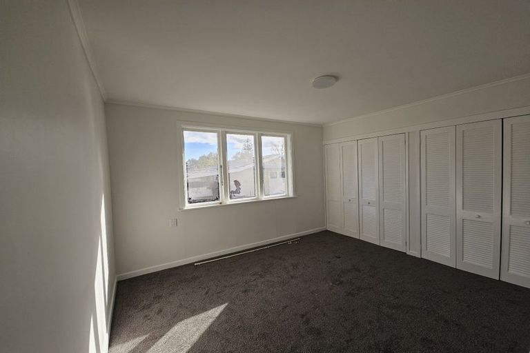 Photo of property in 4 Peachgrove Road, Te Atatu Peninsula, Auckland, 0610