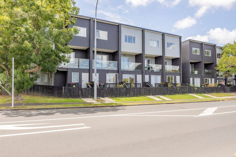 Photo of property in 57a Edmonton Road, Henderson, Auckland, 0612