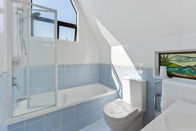 Photo of property in 10 Latham Road, York Bay, Lower Hutt, 5013