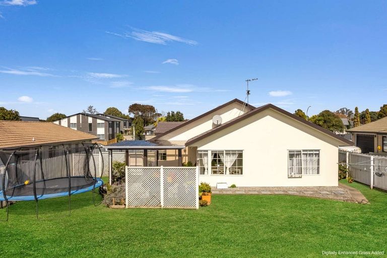 Photo of property in 52 Riverton Drive, Randwick Park, Auckland, 2105