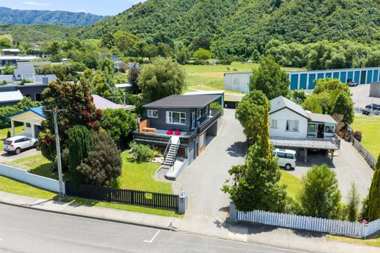 Photo of property in 30 Beach Road, Waikawa, Picton, 7220