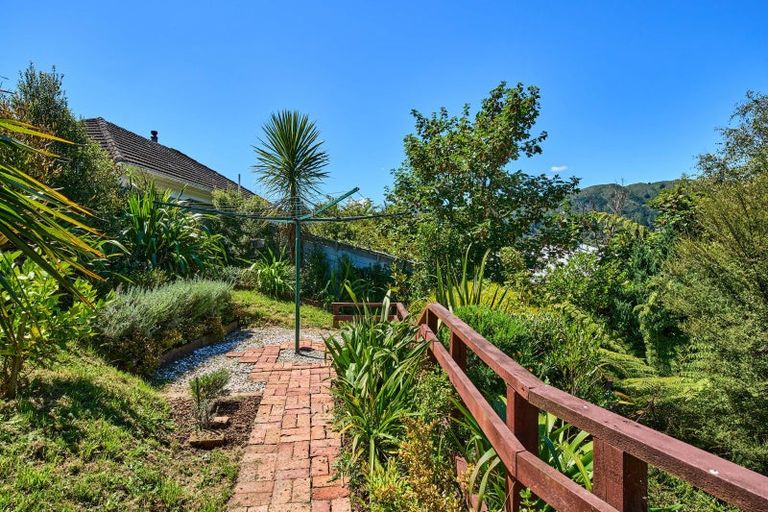 Photo of property in 22 Rintoul Grove, Stokes Valley, Lower Hutt, 5019