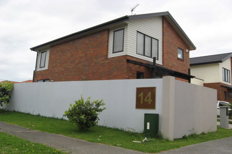 Photo of property in 14 Secoia Crescent, Mangere, Auckland, 2022