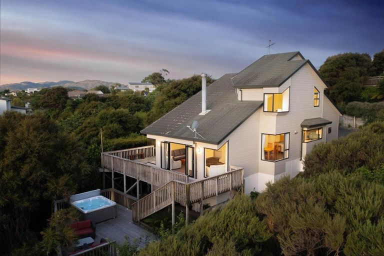 Photo of property in 42 James Cook Drive, Whitby, Porirua, 5024