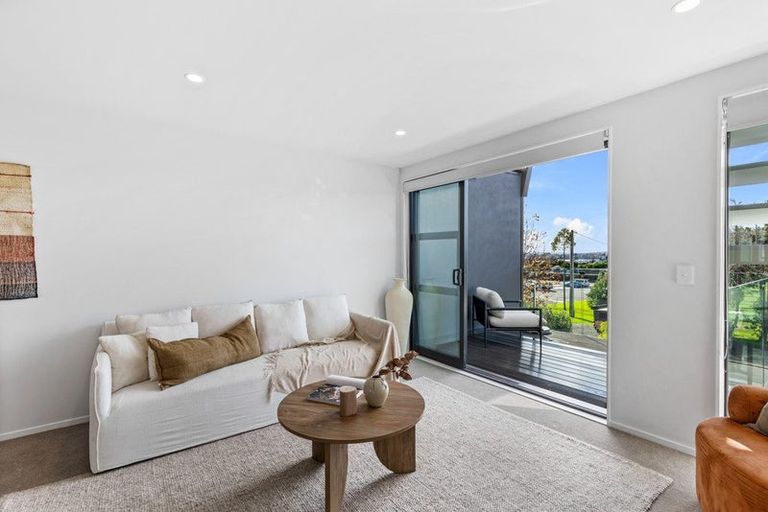 Photo of property in 18 Memorial Park Lane, Hobsonville, Auckland, 0618