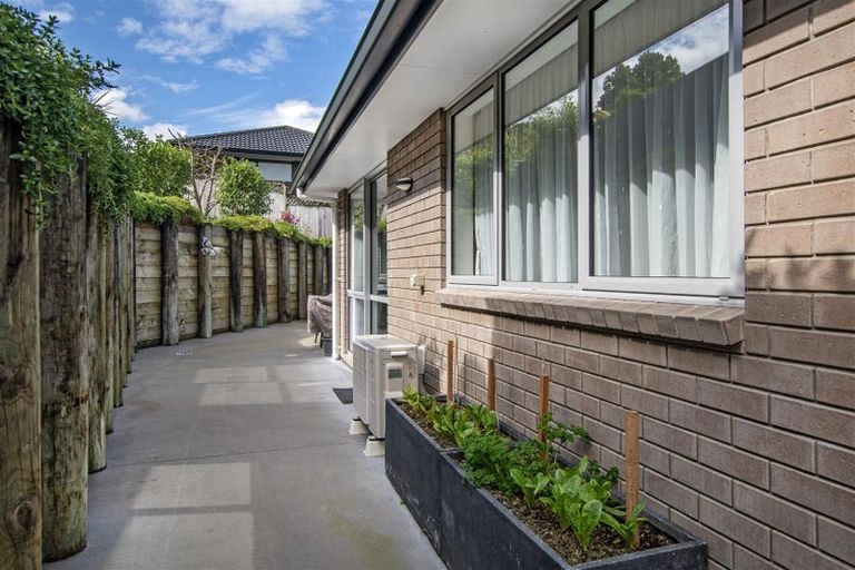 Photo of property in 12 Tieke Place, Horahora, Whangarei, 0110