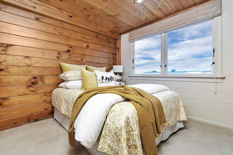 Photo of property in 1/217 Eskdale Road, Birkenhead, Auckland, 0626