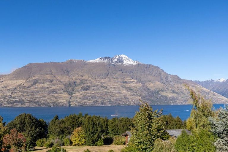 Photo of property in Arno Apartment, 10/8 Mckerrow Place, Sunshine Bay, Queenstown, 9300