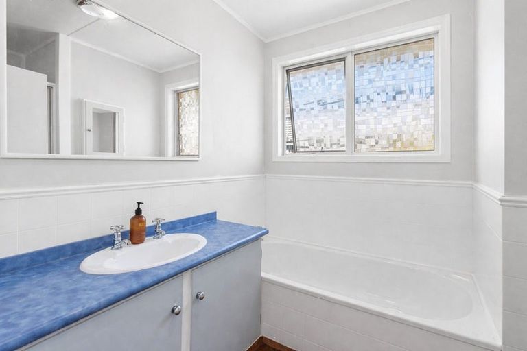 Photo of property in 6 Carlton Terrace, Westown, New Plymouth, 4310