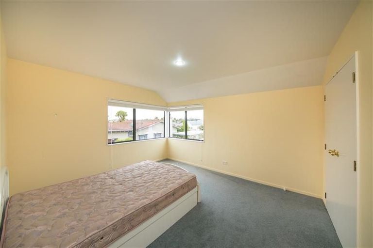 Photo of property in 32 Stewart Crescent, Hokowhitu, Palmerston North, 4410