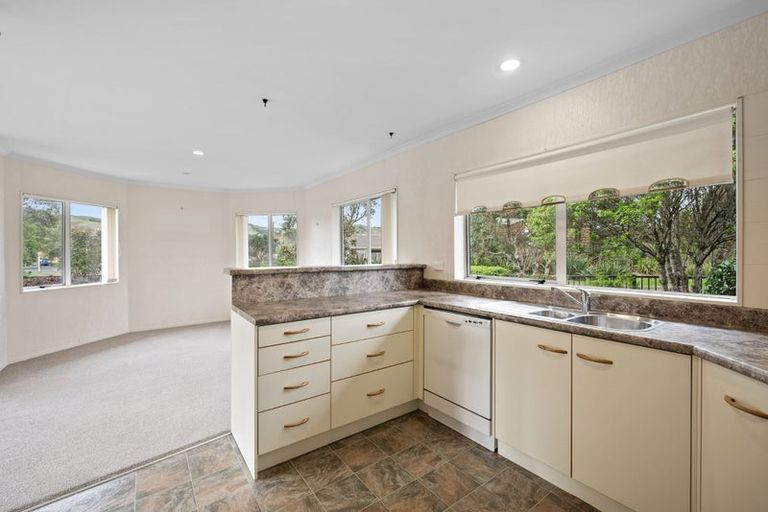 Photo of property in 6 Cabeleigh Drive, Helensville, 0800