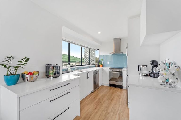 Photo of property in 44 Penton Road, Stanmore Bay, Whangaparaoa, 0932
