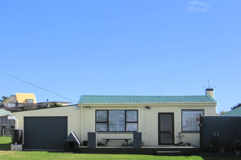 Photo of property in 10 Thomas Place, Foxton Beach, Foxton, 4815