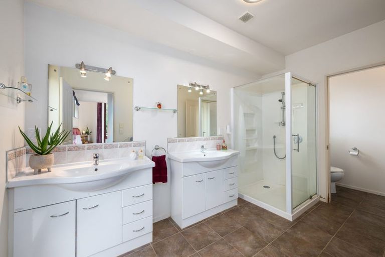 Photo of property in 20 Glentui Place, Waikawa, Picton, 7220