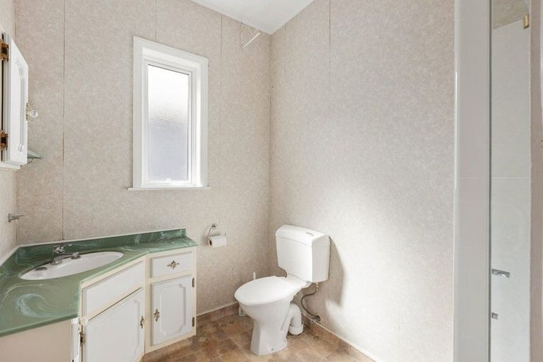 Photo of property in 32 Bridge Street, Rongotai, Wellington, 6022