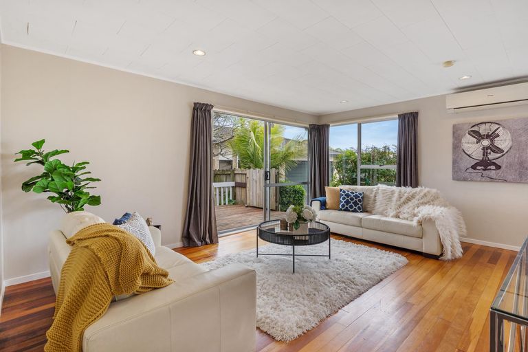 Photo of property in 1/7 Studfall Street, Pakuranga Heights, Auckland, 2010