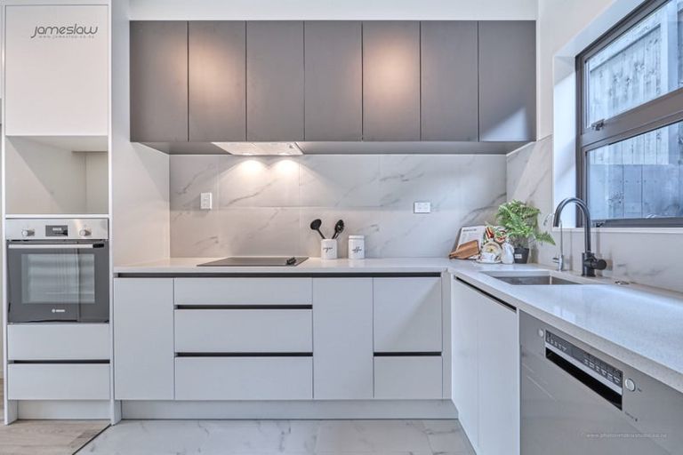 Photo of property in 11/13 Grove Lane, Pakuranga, Auckland, 2010