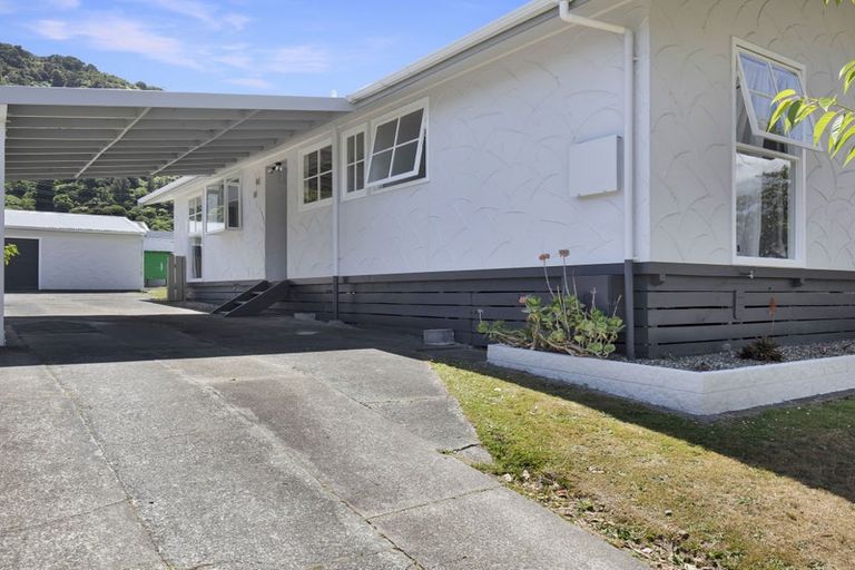 Photo of property in 186 California Drive, Totara Park, Upper Hutt, 5018