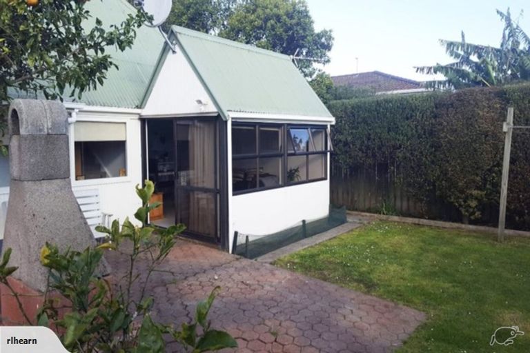 Photo of property in 6 Murray Road, Te Atatu Peninsula, Auckland, 0610