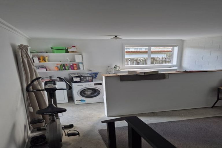 Photo of property in 4/45 Shakespeare Road, Milford, Auckland, 0620