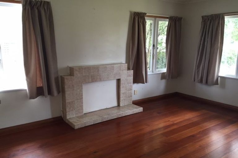 Photo of property in 1/30 Hillcrest Avenue, Hillcrest, Auckland, 0627