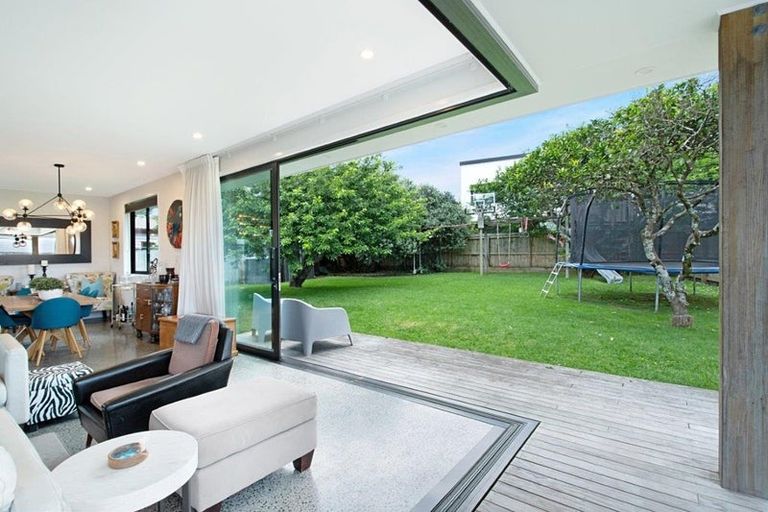 Photo of property in 3 Shamrock Lane, Te Atatu Peninsula, Auckland, 0610