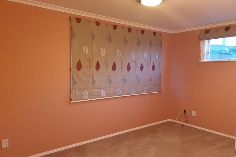 Photo of property in 111 Ruskin Road, Newlands, Wellington, 6037