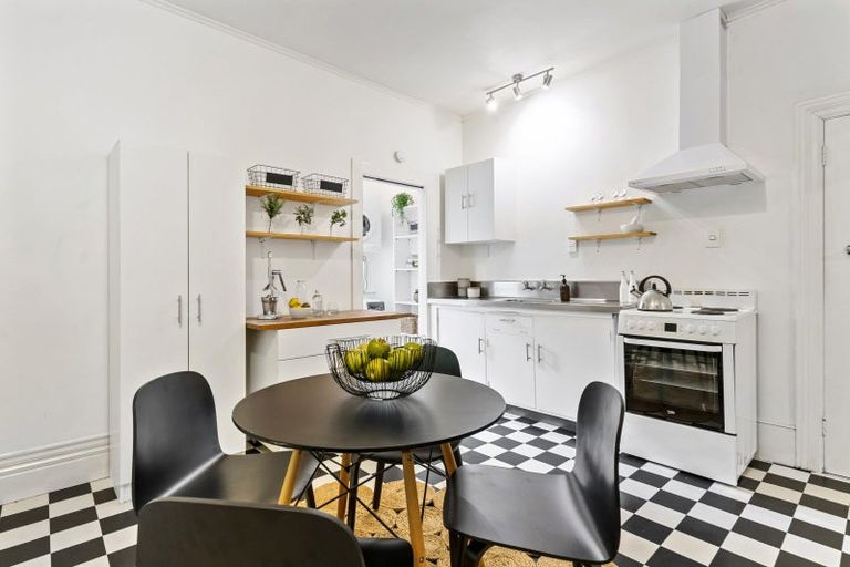 Photo of property in 10 Governor Road, Northland, Wellington, 6012