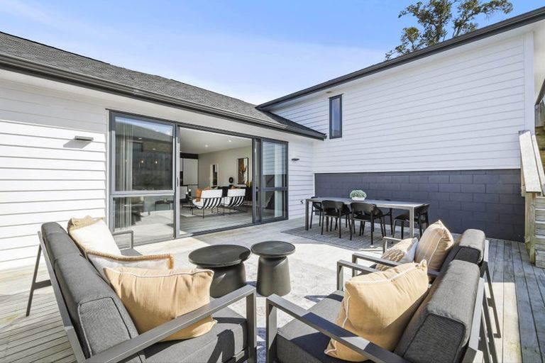 Photo of property in 27 Surf View Crescent, Red Beach, 0932