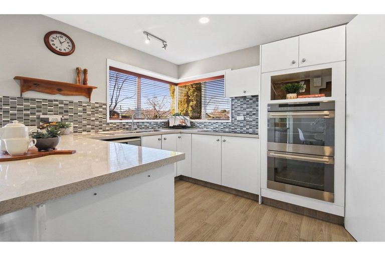 Photo of property in 2 Hatfield Place, Avonhead, Christchurch, 8042