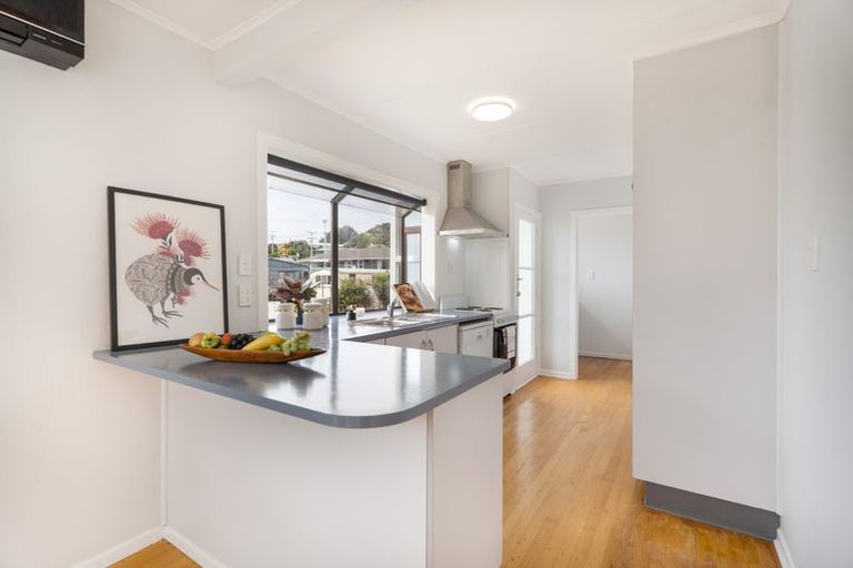 Photo of property in 31 Beazley Avenue, Paparangi, Wellington, 6037