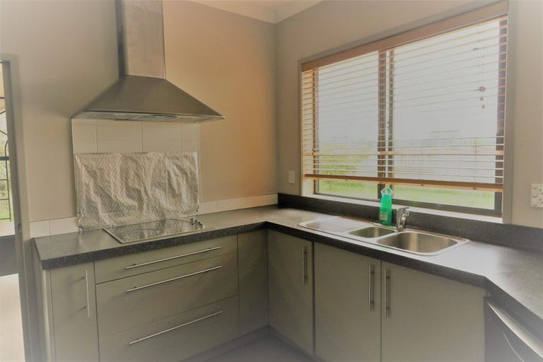 Photo of property in 8 Gibbston Close, Huntington, Hamilton, 3210