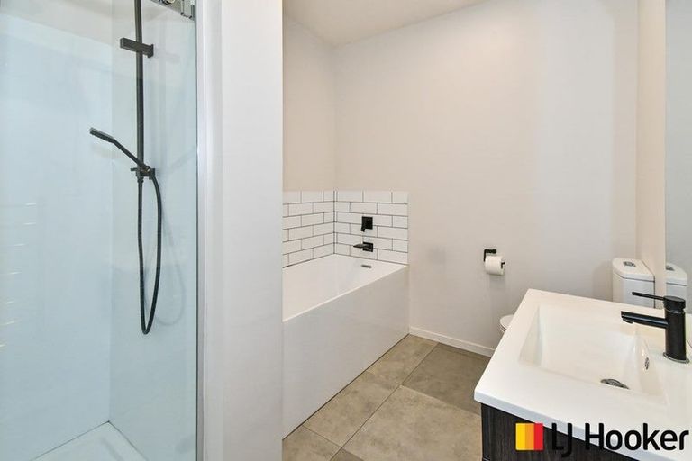 Photo of property in 16 Puriri Road, Pukekohe, 2120