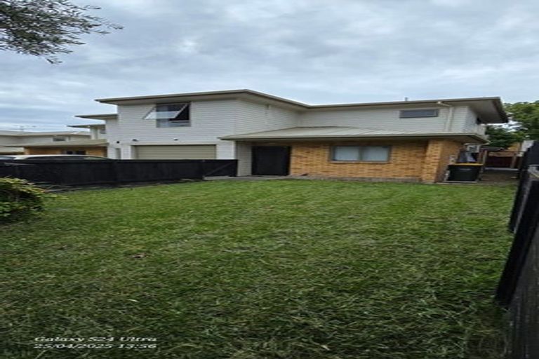 Photo of property in 20 Barnea Circle, Glen Eden, Auckland, 0602